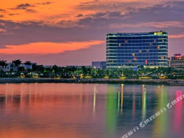 hisilk artwork center fliport coso hotel