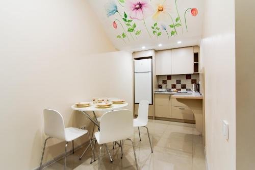 art suites on deribasovskaya 10