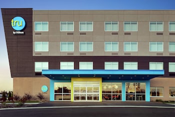 tru by hilton milwaukee brookfield