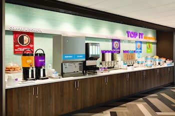 tru by hilton milwaukee brookfield