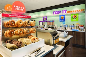 tru by hilton milwaukee brookfield