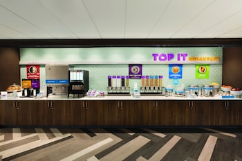 tru by hilton milwaukee brookfield