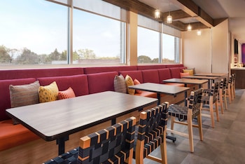 tru by hilton milwaukee brookfield