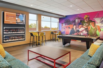 tru by hilton milwaukee brookfield