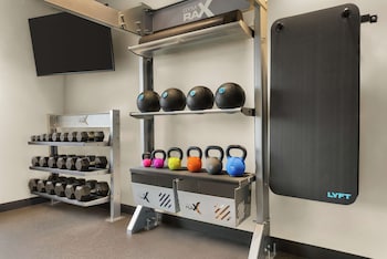 tru by hilton milwaukee brookfield