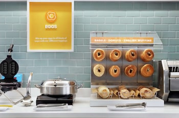 tru by hilton milwaukee brookfield