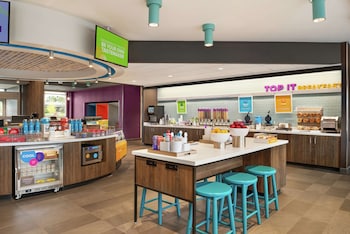 tru by hilton milwaukee brookfield