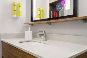 tru by hilton milwaukee brookfield