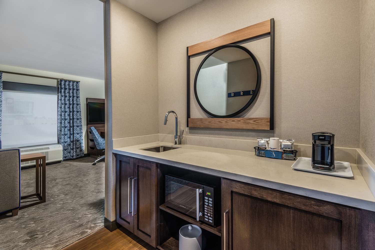 hampton inn and suites fort wayne downtown