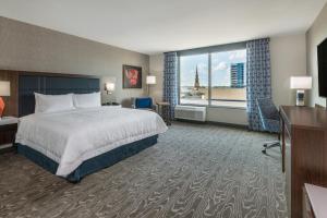 hampton inn and suites fort wayne downtown