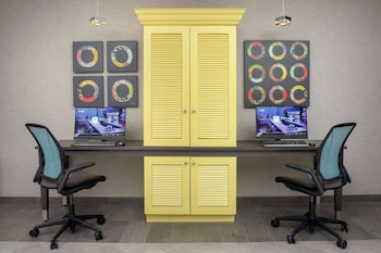 home2 suites by hilton phoenix airport south