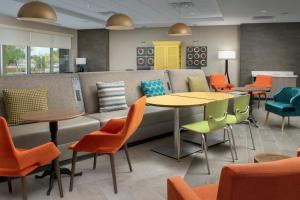 home2 suites by hilton phoenix airport south