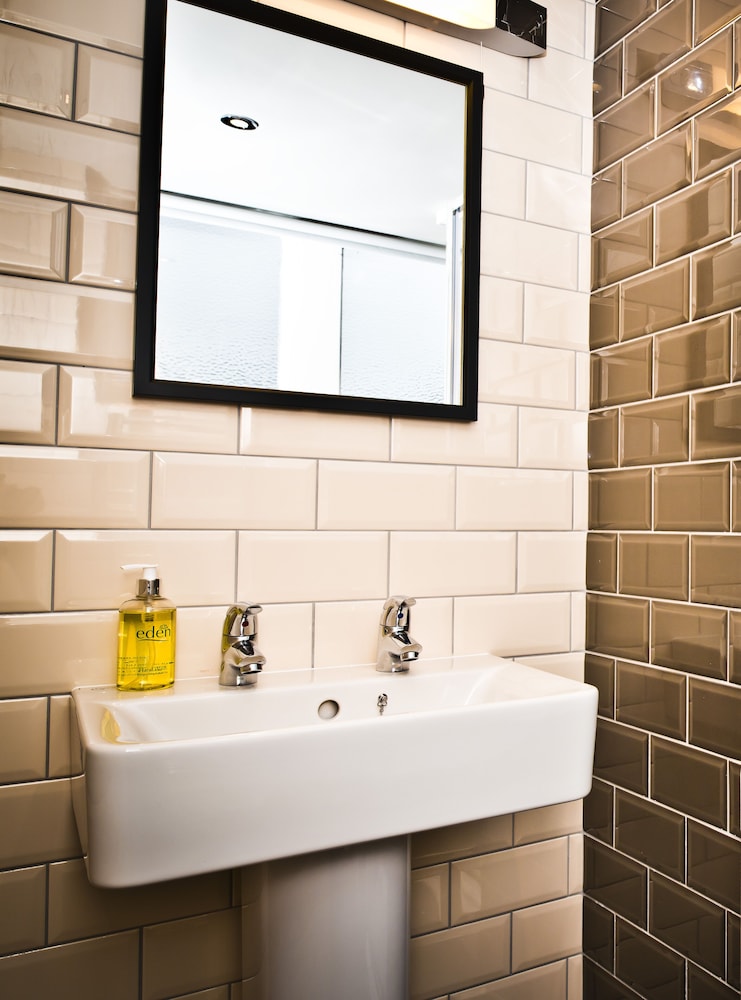 bowling green chorlton