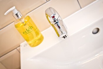 bowling green chorlton