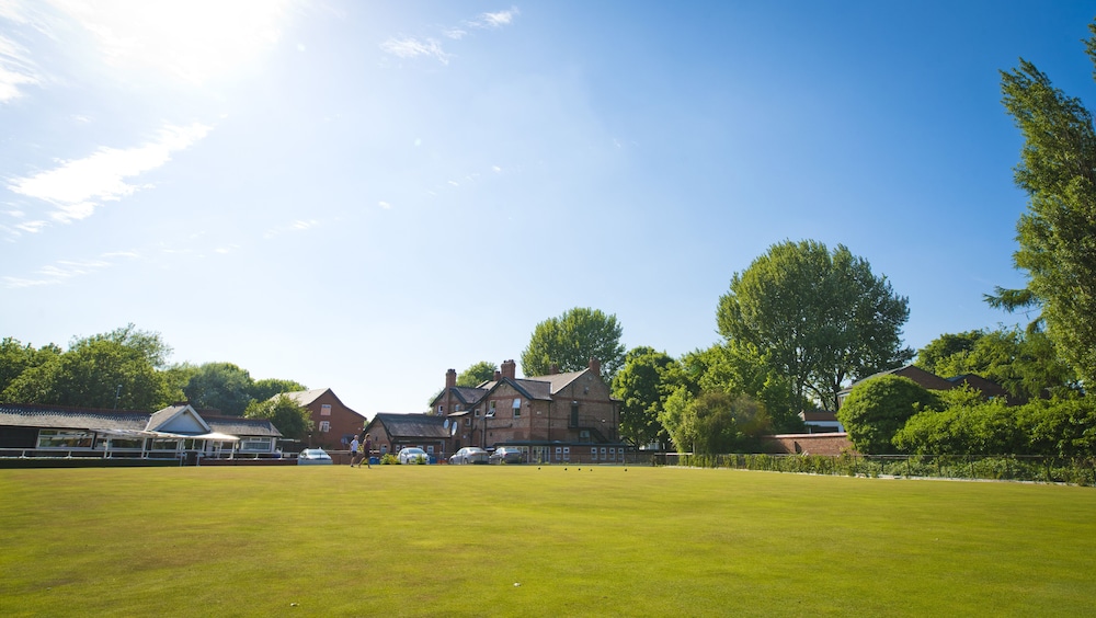 bowling green chorlton