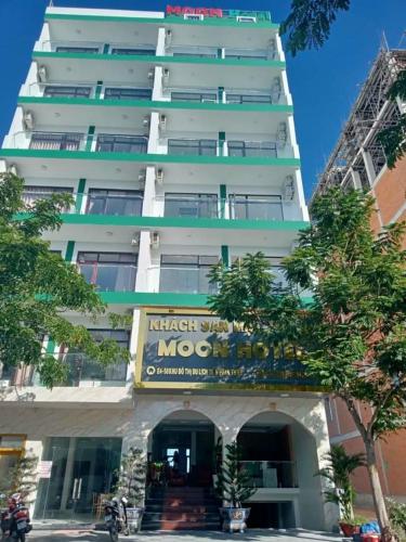 moon hotel
