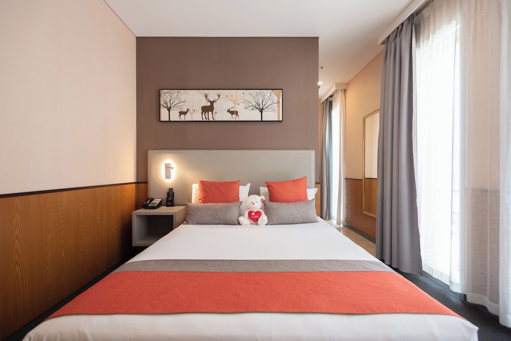 yehs hotel sydney qvb