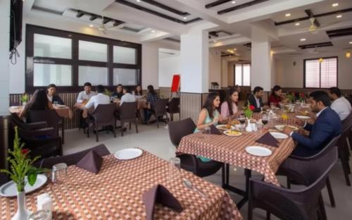 itsy hotels chetan executive hadapsar phursungi