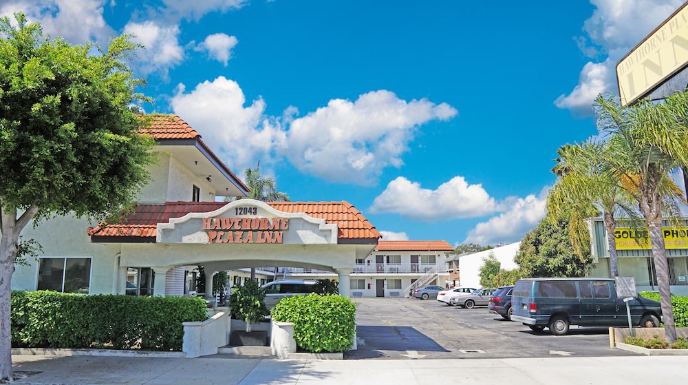 hawthorne plaza inn