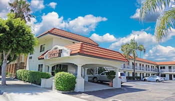 Hawthorne Plaza Inn,Hawthorne>>El Camino Village,2 star