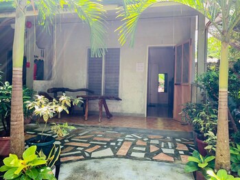 pisces garden tourist inn