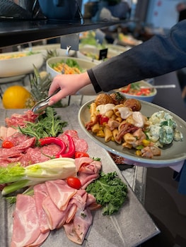 quality hotel river station