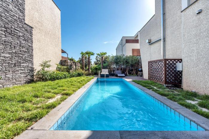 arts spa and poolvilla