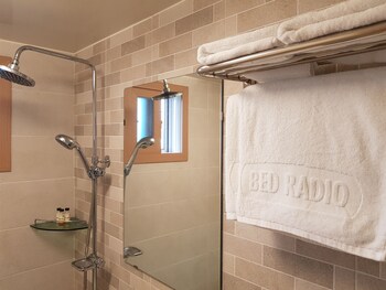 bed radio dongmoon hostel