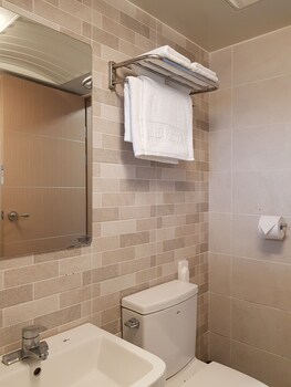 bed radio dongmoon hostel