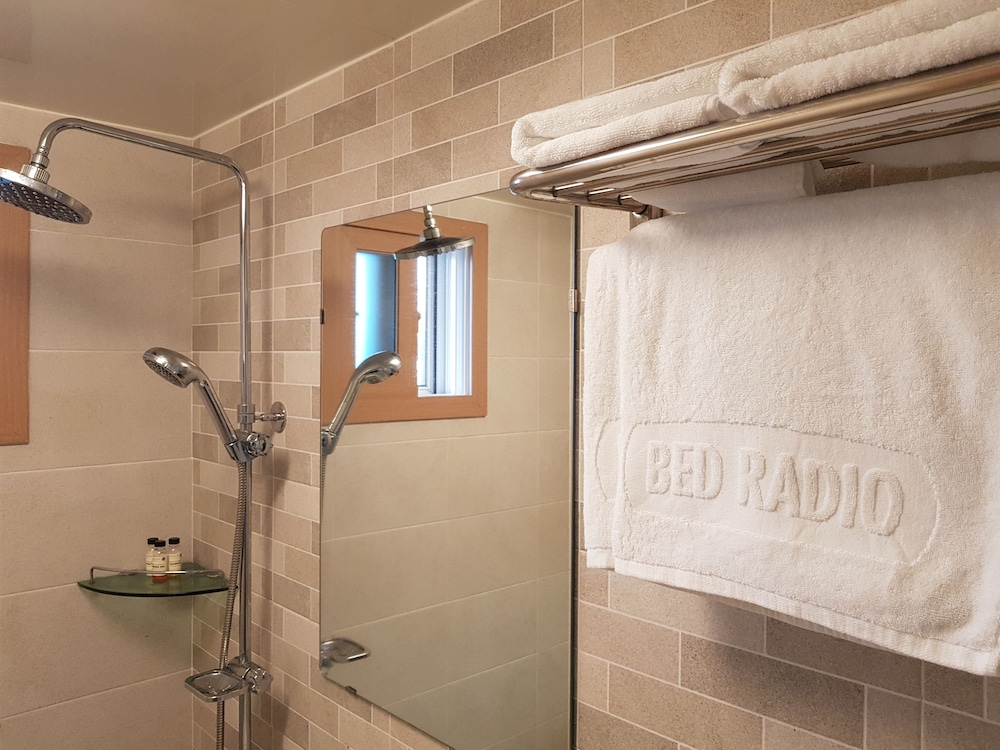 bed radio dongmoon hostel