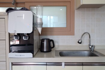 bed radio dongmoon hostel