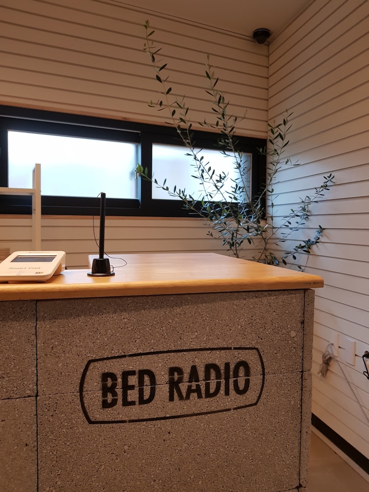 bed radio dongmoon hostel