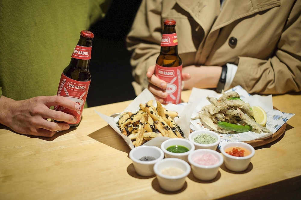 bed radio dongmoon hostel