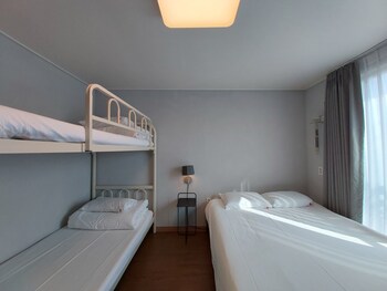 bed radio dongmoon hostel