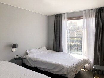 bed radio dongmoon hostel