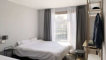 bed radio dongmoon hostel