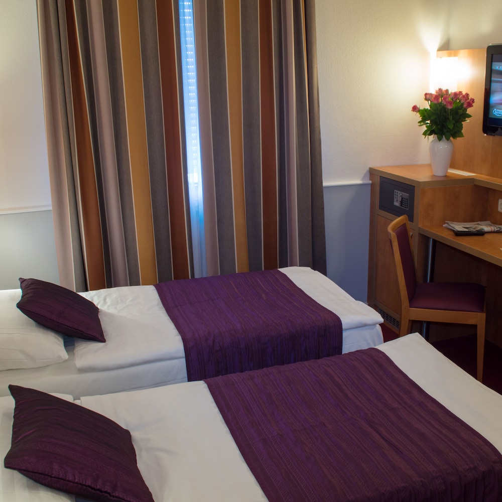 hotel niederrad self check in