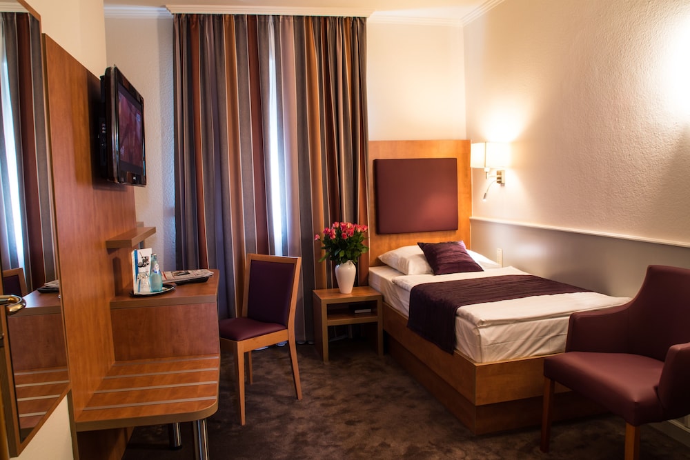 hotel niederrad self check in