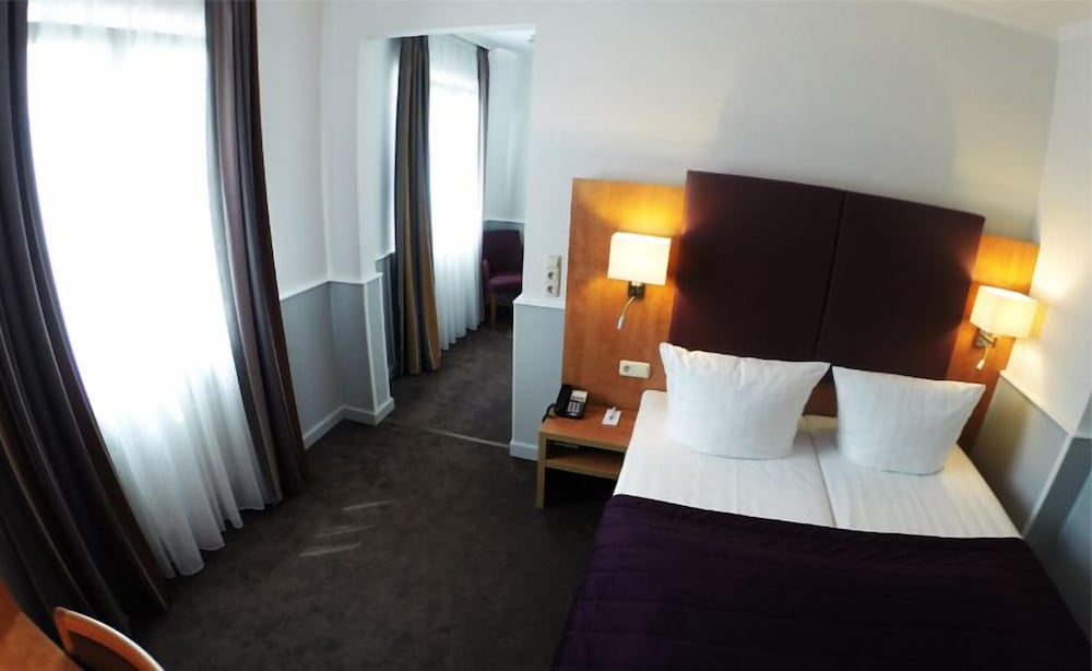 hotel niederrad self check in