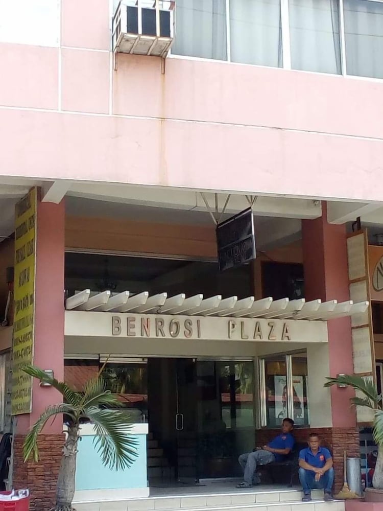 ekonumi rooms at benrosi plaza