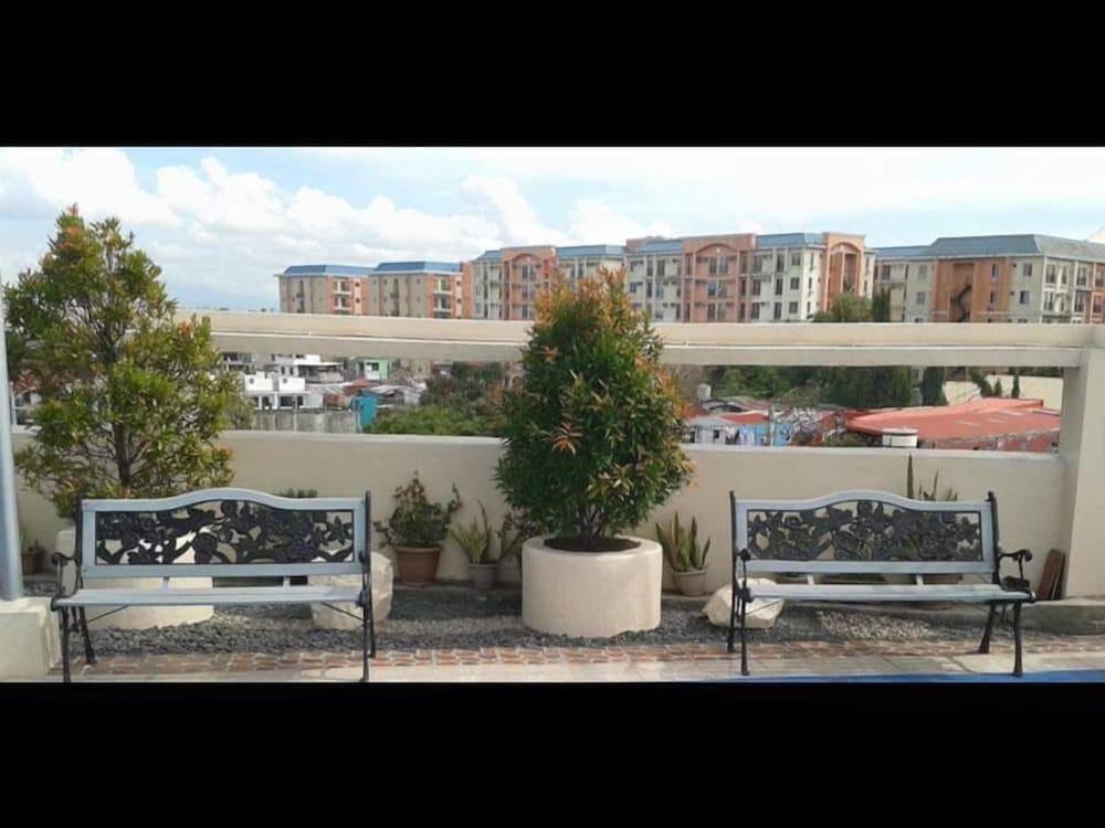 ekonumi rooms at benrosi plaza