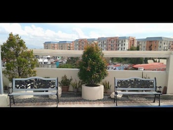 ekonumi rooms at benrosi plaza