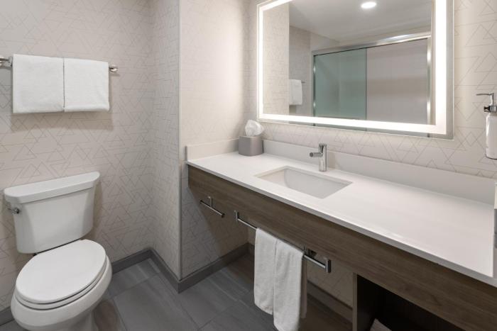 holiday inn express hotel and suites freeport by ihg