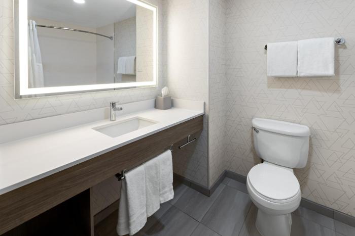 holiday inn express hotel and suites freeport by ihg