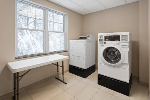 holiday inn express hotel and suites freeport by ihg