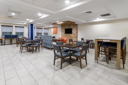 holiday inn express hotel and suites freeport by ihg