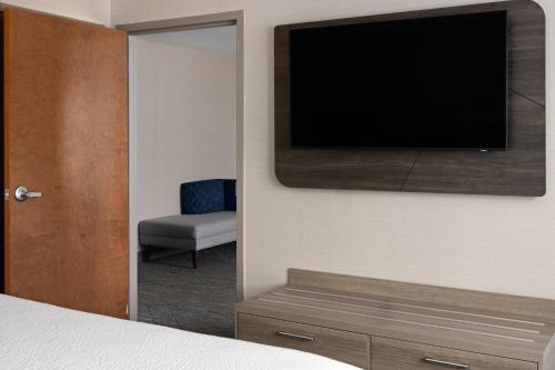 holiday inn express hotel and suites freeport by ihg