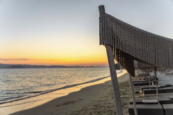glaronissi beach