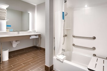 Hampton Inn  & Suites Anaheim Resort Convention Center,Fullerton>>Anaheim,3 star
