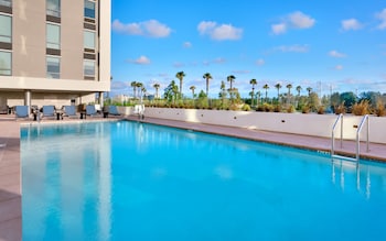 Hampton Inn  & Suites Anaheim Resort Convention Center,Fullerton>>Anaheim,3 star